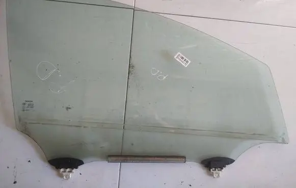 Toyota Corolla Verso AR10 Front door window glass four-door AS2