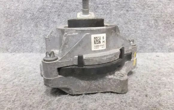 BMW 1 F20 F21 Engine mount bracket 6859414