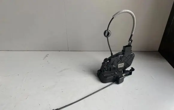 Volvo S80 Front door lock 30784487 986904 2386M