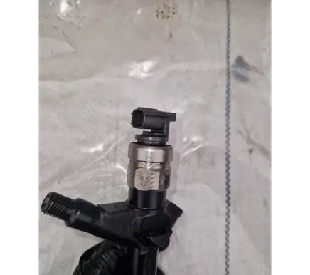 Nissan Navara D40 Fuel injector 16600ec00a