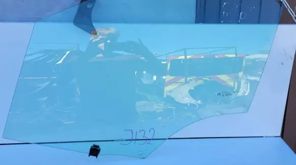 Citroen C4 II Front door window glass four-door 43R001582