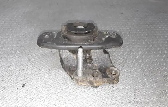 Citroen C1 Engine mount bracket