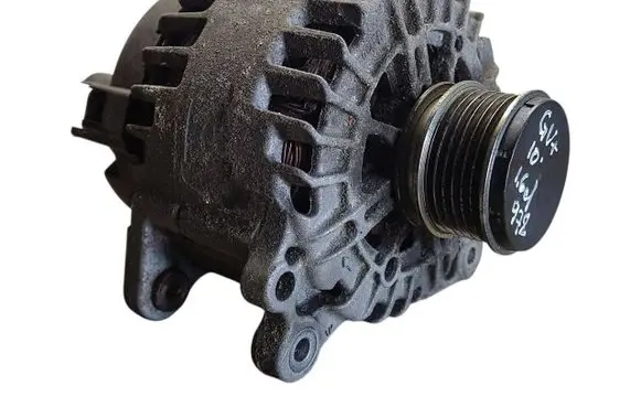 Volkswagen Golf Plus Generator/alternator 03L903023A TG14C031 2608901A