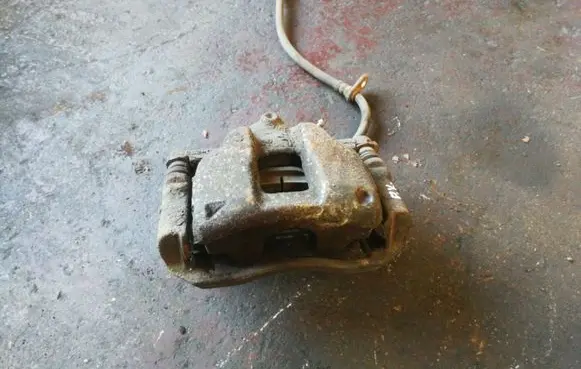 Honda CR-V Front brake caliper