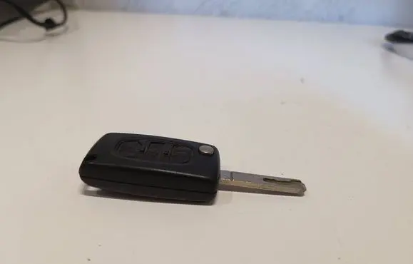 Peugeot 107 Ignition key/card 