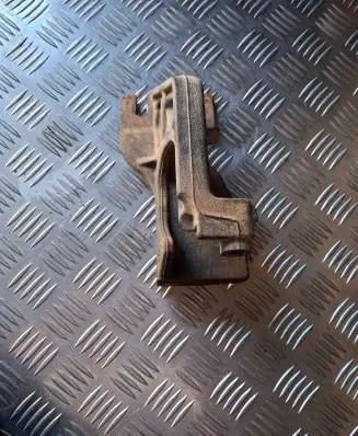 Opel Vivaro Engine mounting bracket L738