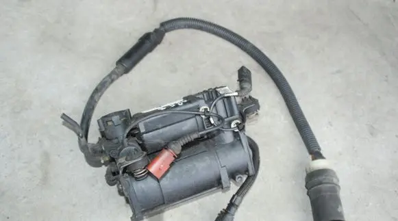 Audi A8 S8 D3 4E Air suspension compressor/pump 4E0616005E
