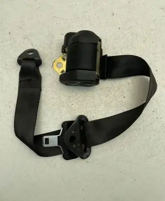 Rear seatbelt