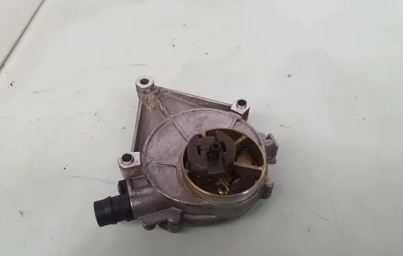 BMW 3 F30 F35 F31 Vacuum pump 7622380 11667622380 11667640279