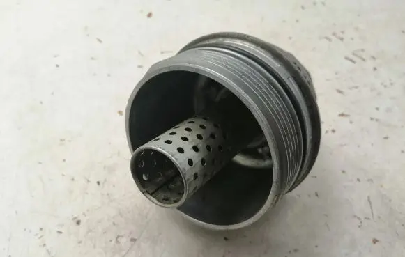 Toyota Avensis T250 Oil filter cover 156200R010