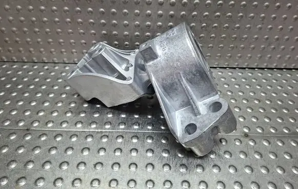 Fiat Doblo Engine mount bracket S27649738 517991100