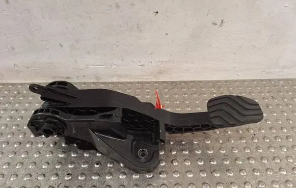 Dacia Sandero III Clutch pedal S25062435 465409712R