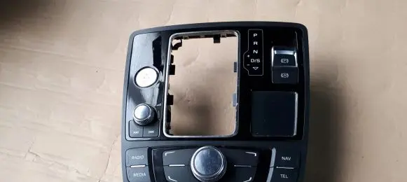 Head unit multimedia control