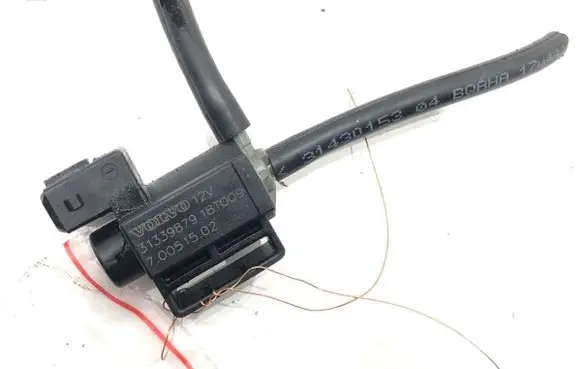 Volvo S90, V90 Fuel pressure regulator 31339879