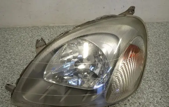 Toyota Yaris Headlight/headlamp