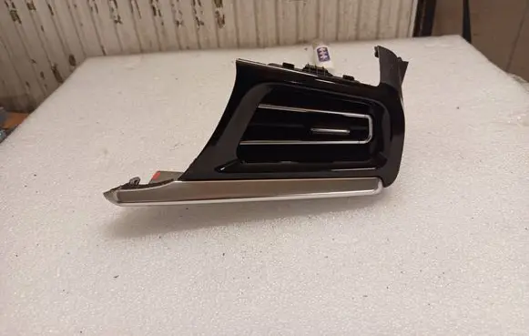 KIA Niro Dash center air vent grill 190617 0124