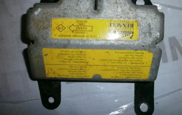 Renault Laguna I Airbag control unit/module 7700845626C 550289000