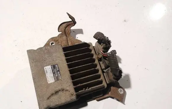 Toyota Avensis T250 Fuel injection control unit/module 8987120070