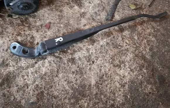 Mini One - Cooper R50 - 53 Front wiper blade arm