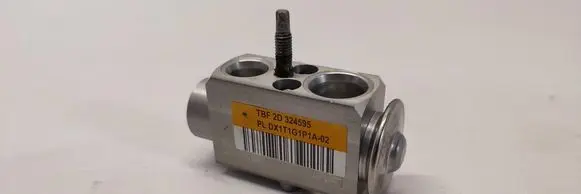 Volvo XC40 Air conditioning (A/C) expansion valve 324595