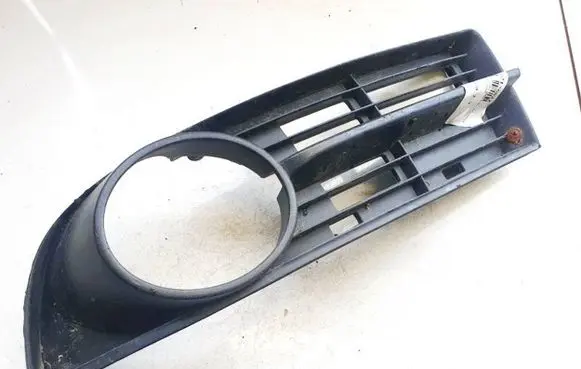 Volkswagen Touran I Front bumper lower grill