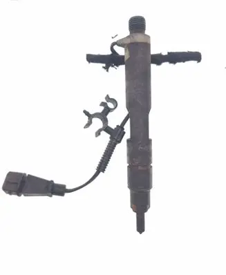 Volkswagen Golf IV Fuel injector 028130201S