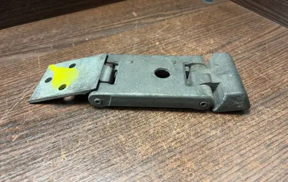 Mercedes-Benz Sprinter W901 W902 W903 W904 Loading door lower hinge 9017400837 A9017400837