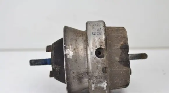Engine mount bracket