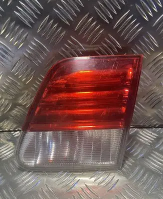 Toyota Avensis T270 Tailgate rear/tail lights