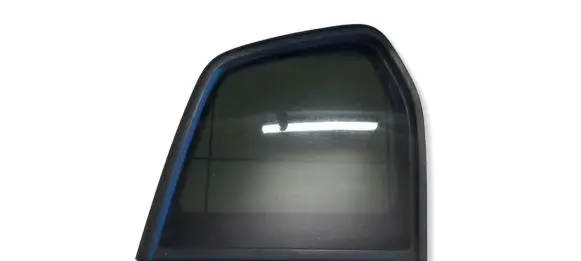 Volkswagen Touran III Rear side window 