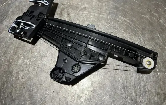 Citroen C4 III e-C4 Rear door window regulator with motor 9834295480