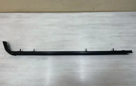 Renault Trafic III (X82) Sliding door middle rail 777606073R
