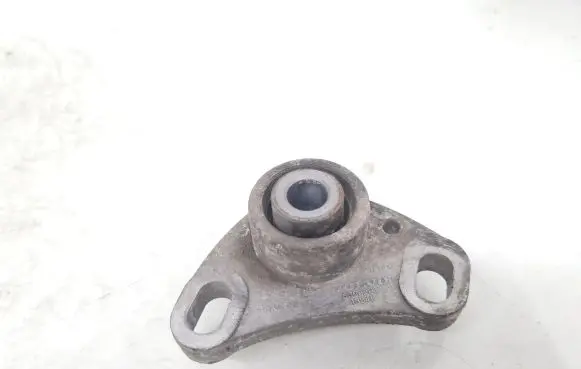 Volvo S60 Engine mount bracket 8666204