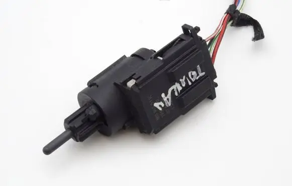 Volkswagen Touran I Brake pedal sensor switch 3B0945511C