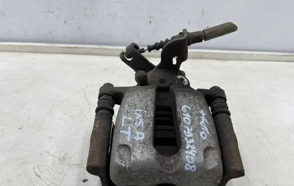 Opel Insignia A Rear brake caliper