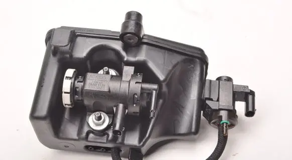 BMW 7 G11 G12 Vacuum air tank 8575055