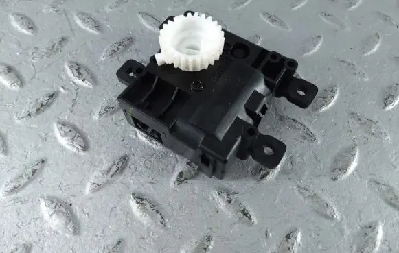 Toyota Corolla Cross Air flap motor/actuator AE0638002242