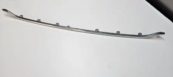 Front bumper splitter molding
