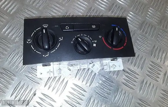 Citroen DS3 Climate control unit A42102200