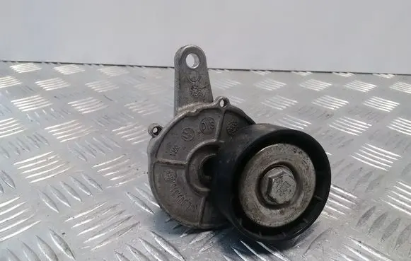 Volkswagen PASSAT B8 Generator/alternator belt tensioner 04L903315B