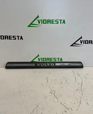 Volvo XC70 Front sill trim cover 8659960
