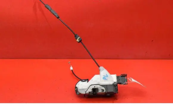 Peugeot 308 Front door lock PSA732075