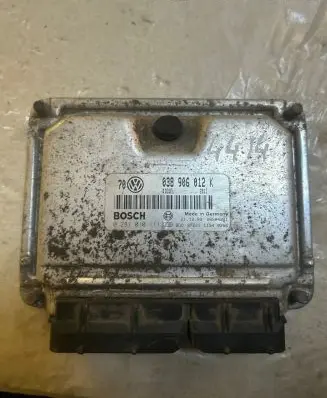 Volkswagen Golf V Engine control unit/module 038906012K 28SA4241 0281010111