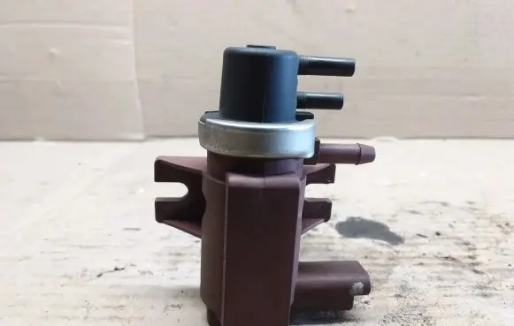 Ford Focus Vacuum valve 9652570180