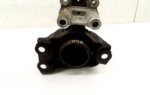 Nissan Micra Engine mount bracket