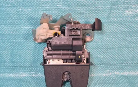 Volkswagen PASSAT B8 Loading door lock 3G0827503 3G082750310S