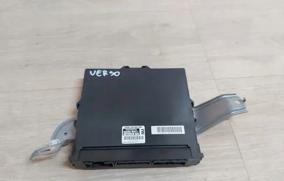 Toyota Verso Trunk lid opening control unit 89260-0F011