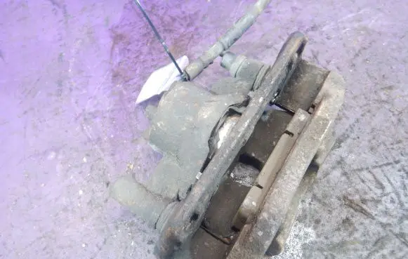 Front brake caliper