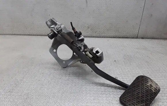 Mercedes-Benz ML W163 Brake pedal 163290004