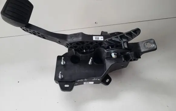 Citroen DS3 Brake pedal 9824305280